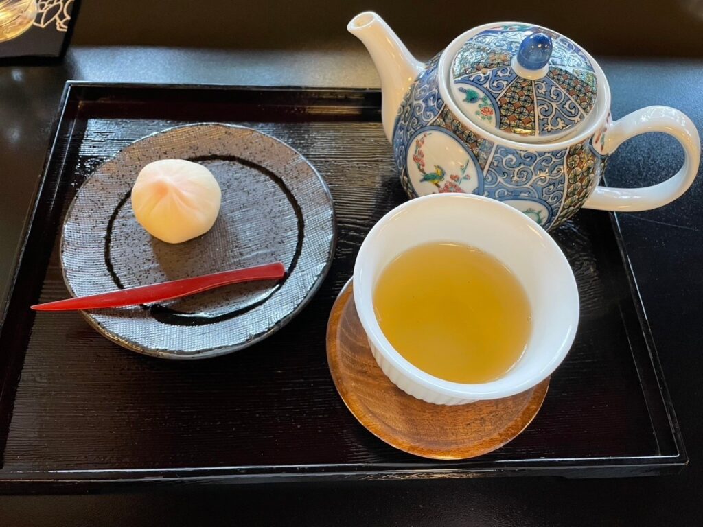 棒茶と上生菓子のセット
