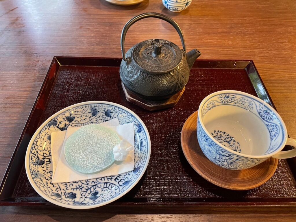 棒茶と和菓子のセット