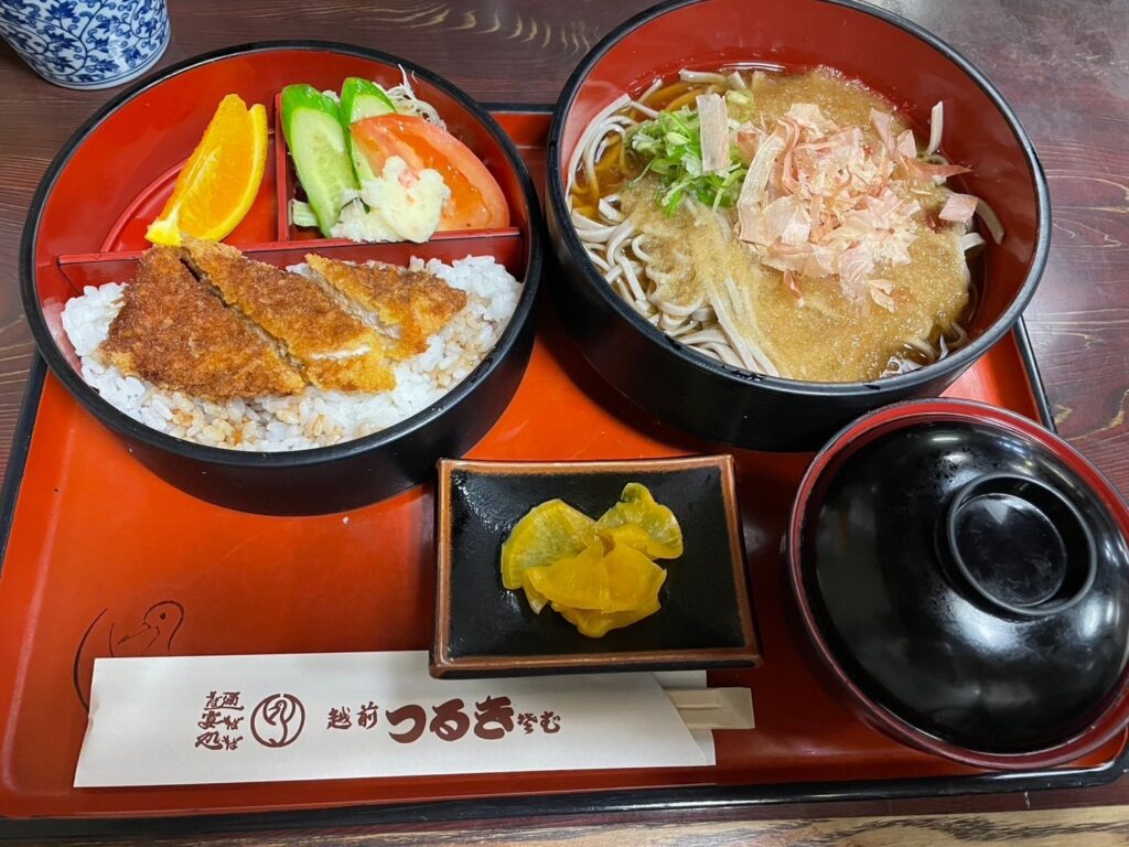 ソースかつ丼と越前おろしそば
